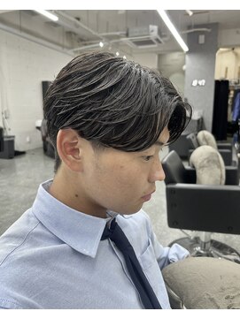 グロップ 町田(GLOP) 清潔感のある好印象フェザーパーマ