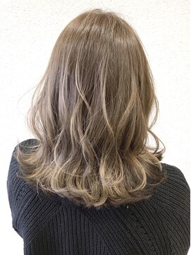 アリア バイ アルティナ(alia by artina) ナチュラルハイライト×セミディ【alia橋本】