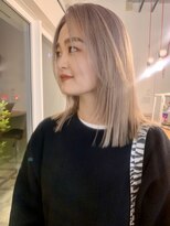 ソーイ(sowi)&nbsp;フェイスレイヤーカット×くすみベージュカラー【@sowi_abe】