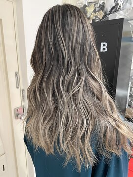 ウォンク(WONK.) [WONK.]  バレイヤージュ　ロング　ベージュ