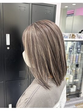 ストゥー(StueW.) ナチュラル系でも楽しめるハイライト[倉敷][岡山][倉敷美容室]