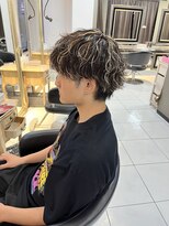 アイズ 海老名(AIZU)&nbsp;波巻きパーマ ニュアンスパーマ メンズハイライト ミニウルフ