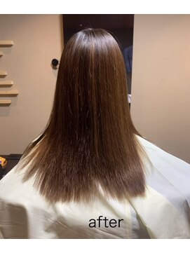 ニル(NiR) 酸性矯正ストレート＋カット＋トリートメント　20代