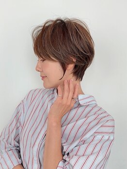 ウイザード(WIZARD)の写真/最近、白髪が気になり始めた方必見！ダメージレス×オシャレカラーで上品なファーストグレイを楽しんで♪