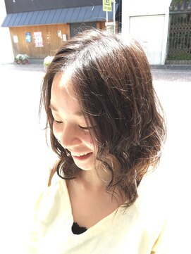 ピエスデシュブー(piece des cheveux) ウェットな質感が似合うクリープパーマ