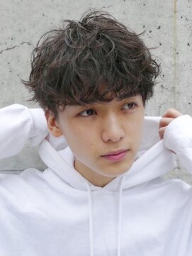 フィフス(fifth) コンマヘアツイストパーマフェザーマッシュソフトツーブロック