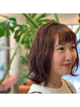 ハーフ(HALF) ツヤ感が際立つバイオレット系カラー