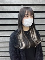 ヘアー アレス(hair ales)&nbsp;黒髪ロング インナーカラー インナーエクステ シルバーカラー