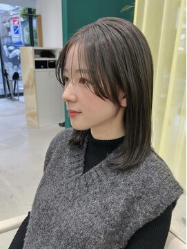 エム(M) 重く見えない暗髪グレージュ