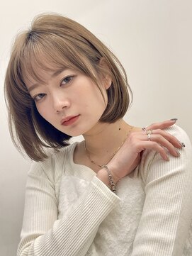 イヴォークトーキョーオーサカ(EVOKE TOKYO osaka) ボブ ベージュカラー 切りっぱなし 内巻き 耳かけ 可愛い