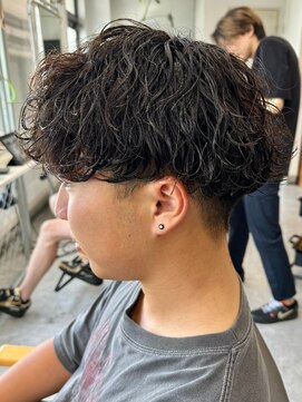 フゥ 宇都宮(FeU) 波巻きパーマメンズパーマメンズヘアツーブロックツイストパーマ