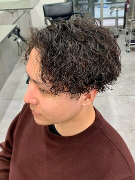 ジーニー 新百合ヶ丘(Genie) フェザーパーマサーフカール刈り上げセンターパート