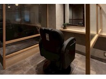 ダウズバーバーショップ 渋谷(dau's barber shop)の雰囲気（半個室のプライベート空間で、周りを気にせず寛げます。）