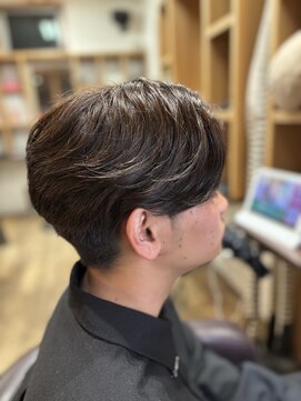 クネア(kunea) センターパート×ブラウンカラー