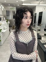 アト(Ato.)&nbsp;大人お洒落なレイヤーカットxスパイラルパーマ　【菅井】