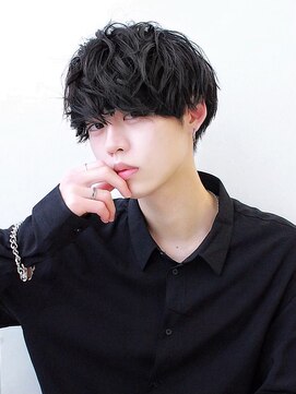 シン(syn) スパイラルパーマ　黒髪マッシュ