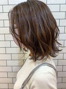 オースト ヘアー ステラ 新宿店(Aust hair Stella) 白髪ぼかしナチュラルハイライト×サンドベージュ　セミディ　K