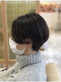 30代40代脱白髪染めカラー大人可愛いハンサムショート耳掛け