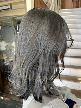 アヴァンス 天王寺店(AVANCE.) ブルーブラック×透明感