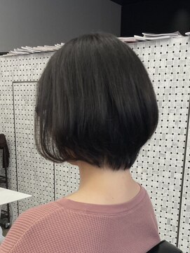 アコロン 武蔵小杉(acoron.) 艶とフォルムで魅せるナチュラルショートボブ【武蔵小杉】