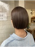大人かわいいハイライトカラーぱつっとミニボブ