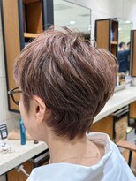 ピークアブー アヴェダ 池袋東武(PEEK-A-BOO AVEDA)&nbsp;ふんわり毛流れの立体感ハンサムショート　40代.50代.60代