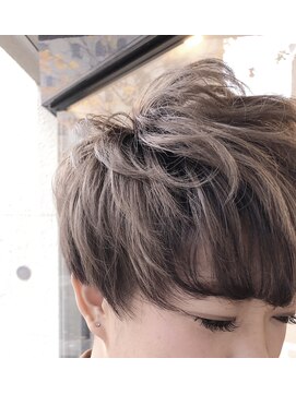 ティー リュクスボーテ(T LUXE BEAUTE) ライラックグレージュ