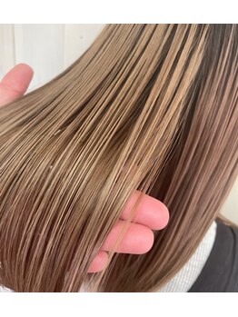 【髪質改善～縮毛矯正まで対応可能！】うねり、広がり、雨や湿気の多い日も、お悩み知らずのストレートに。