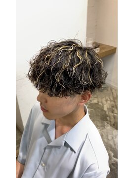 エルオム(EL.HOMME) 抜きっぱなしハイライト／波巻きクリームパーマ