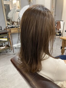 レイリー(LAiLy) 作りすぎないナチュラルラフスタイル　透明感　アッシュベージュ