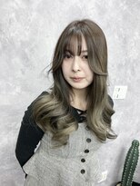 アンティア小作(ANT‘IA)&nbsp;レイヤーカット。グレーパール