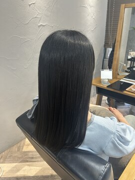 マーレ(MARLE./) オレンジ色落ちが気になる方必見！寒色カラーでツヤ髪に
