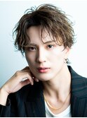 波巻きツイストスパイラルセンターパートサーフカール刈り上げ