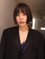 フォークロア 本店(Folk Lore) 角を残したボブ