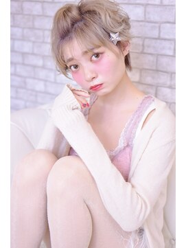 メイズ(MAZE) ショートのミニポンパドールアレンジ【メイズ東中野・鍛原志行】