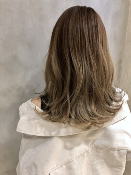 リルア 博多(LIRUA) 外国人風ベージュ系バレイヤージュ