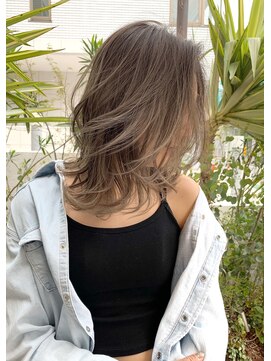 トルネード(TORNADO) ロングボブ前下がりレイヤー