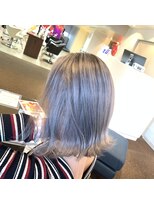 ダブル アンダーバー サロン(W_SALON) 【W_SALON 河原町】ホワイトシルバーカラー/ミディアムボブ