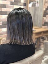 ホワイト 伊勢崎(WHITE) フルブリーチ、黒染め歴をリペア！シャドールーツバレイヤージュ