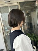 オリーブカラー×シンプルボブ