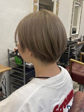 ボタンヘアー 日吉(BoTaN HAIR) ショートボブ/耳掛けショート/ナチュラルショート/シアベージュ