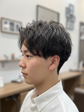 シャドウパーマ無造作メンズパーマ韓国ナチュラルセンターパート