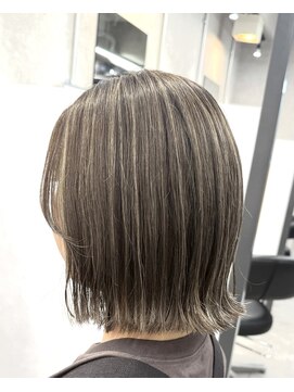 白髪ぼかし×ボブ