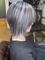 ブレイズヘアー(BLAZEhair) 【乾かすだけでOK】グレーシルバーバレイヤージュ×ブリーチ2回