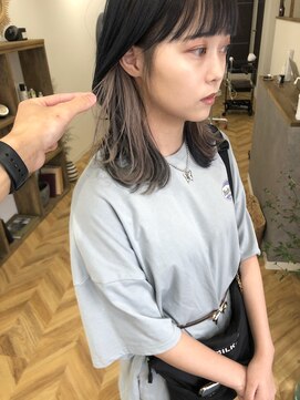 アンユージュアル(unusual) 小顔に見えるナチュラルセミディ+イヤリングカラー