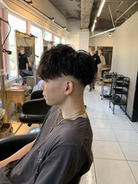 アイズ 海老名(AIZU) スペインカールフェードカット波巻きスパイラルパーマショート