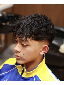 バーバーショップ スバル(BARBERSHOP SUBARU) <理容室><バーバー>海外スキンフェードスタイル