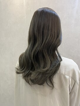 ロミバイリー(Romi by Lyee) オリーブカラー／ハイライト／透明感