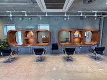 ニカバイカルマ(nica by carma)の雰囲気（ゆったりとした間隔で、落ち着いて過ごせる空間です。）