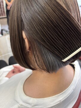 ロマンヤカタ ファース(ROMAN YAKATA fars) 髪質改善　インナーカラー　グレー　柔らかボブ@田代11/1